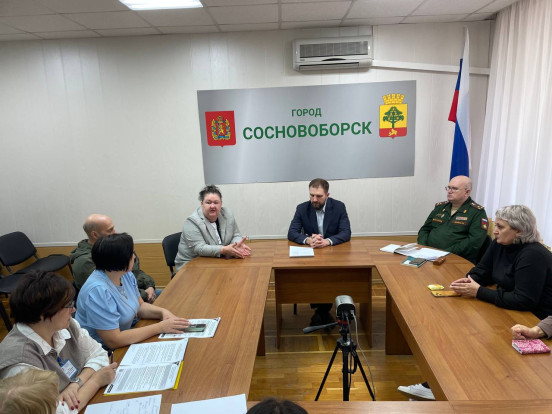 Глава Сосновоборска встретился с родными участников специальной военной операции Глава Сосновоборска встретился с родными участников специальной военной операции 1