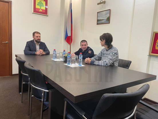 Школьник Александр Серебряников написал мэру Сосновоборска и был приглашён на личную встречу с мэром и начальником отдела полиции Школьник Александр Серебряников написал мэру Сосновоборска и был приглашён на личную встречу с мэром и начальником отдела полиции 1