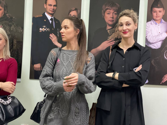 В Сосновоборске открылась фотовыставка Всероссийского проекта «Жена героя», она будет работать три недели В Сосновоборске открылась фотовыставка Всероссийского проекта «Жена героя», она будет работать три недели 2