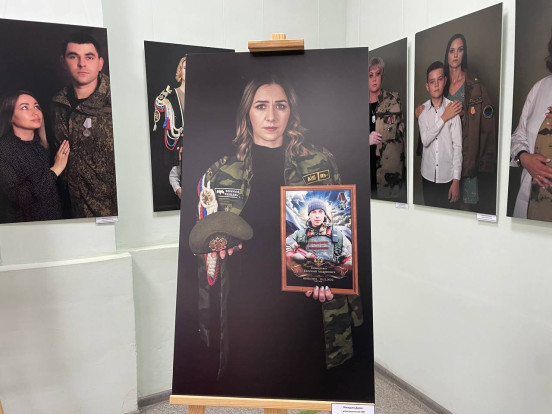 В Сосновоборске открылась фотовыставка Всероссийского проекта «Жена героя», она будет работать три недели В Сосновоборске открылась фотовыставка Всероссийского проекта «Жена героя», она будет работать три недели 4