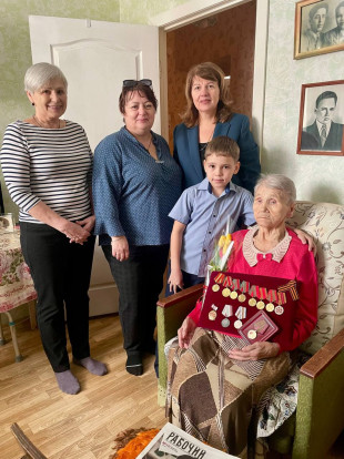 В Сосновоборске продолжается награждение медалями к– 80-летию Победы в Великой Отечественной войне В Сосновоборске продолжается награждение медалями к– 80-летию Победы в Великой Отечественной войне 3