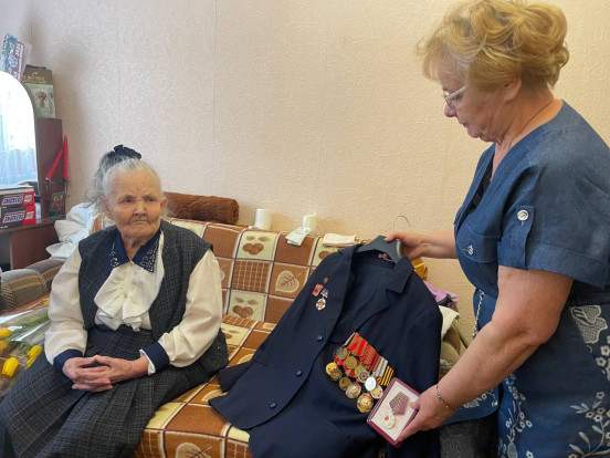 В Сосновоборске продолжается награждение медалями к– 80-летию Победы в Великой Отечественной войне В Сосновоборске продолжается награждение медалями к– 80-летию Победы в Великой Отечественной войне 14