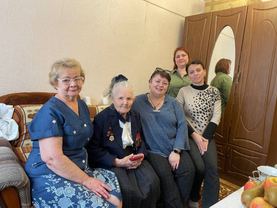 В Сосновоборске продолжается награждение медалями к– 80-летию Победы в Великой Отечественной войне В Сосновоборске продолжается награждение медалями к– 80-летию Победы в Великой Отечественной войне 15