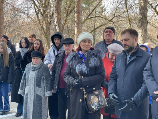 В Сосновоборске почтили память Александра Рахманова, установив мемориальную доску В Сосновоборске почтили память Александра Рахманова, установив мемориальную доску 7