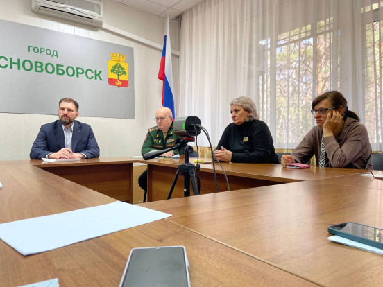 Глава Сосновоборска встретился с родными участников специальной военной операции Глава Сосновоборска встретился с родными участников специальной военной операции 4
