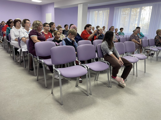 В городской больнице Сосновоборска для пациентов прозвучали исцеляющие звуки музыки В городской больнице Сосновоборска для пациентов прозвучали исцеляющие звуки музыки 3